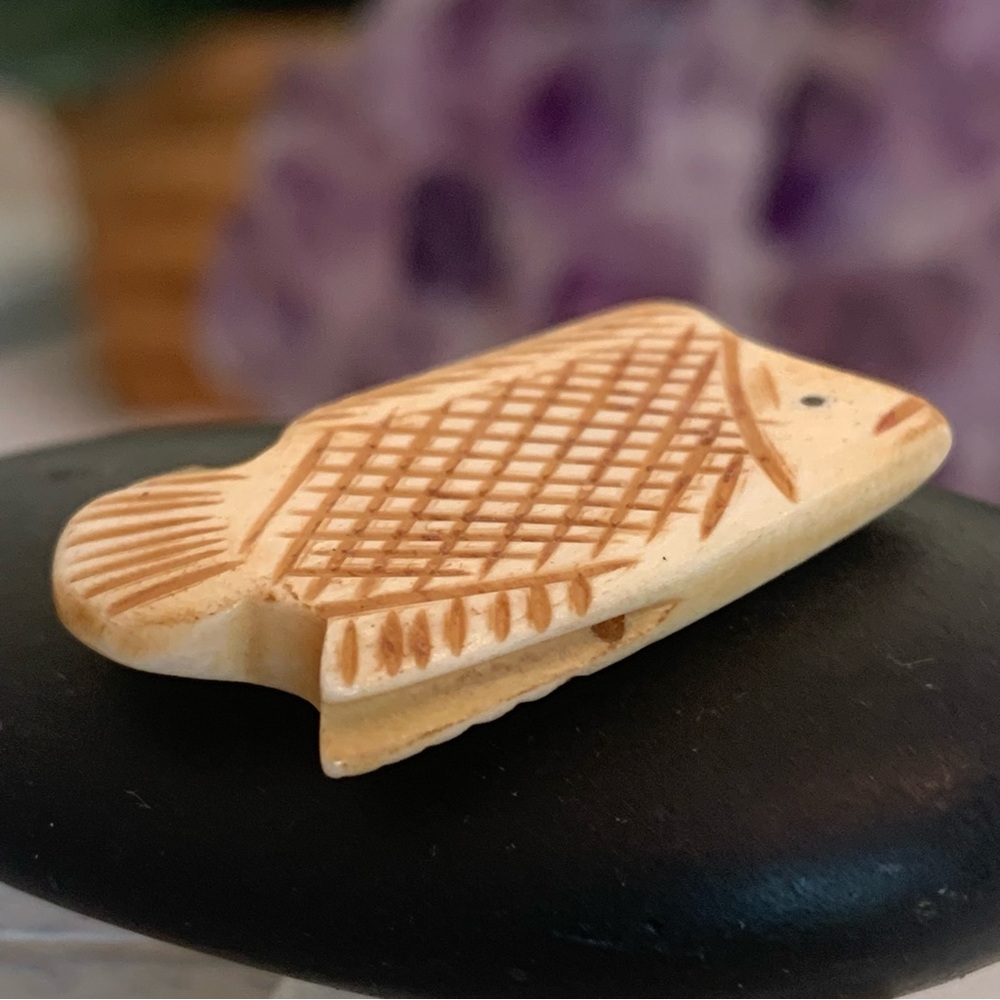 Vintage Fish Bone Bead Native American Style Hand Carved Fetish Animal Mini 1.3" - Picture 7 of 11